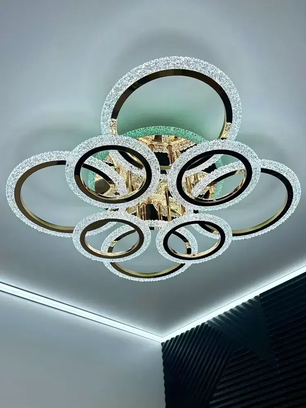 Люстра потолочная светодиодная с пультом, золотая, светильник