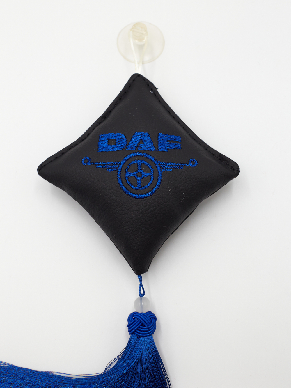 Ромб объемный на присоске DAF (экокожа, черный, синяя вышивка, кисть)