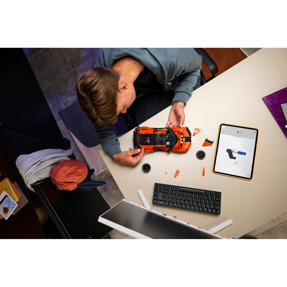 LEGO Technic - Гиперавтомобиль Bugatti Chiron Pur Sport 42222
