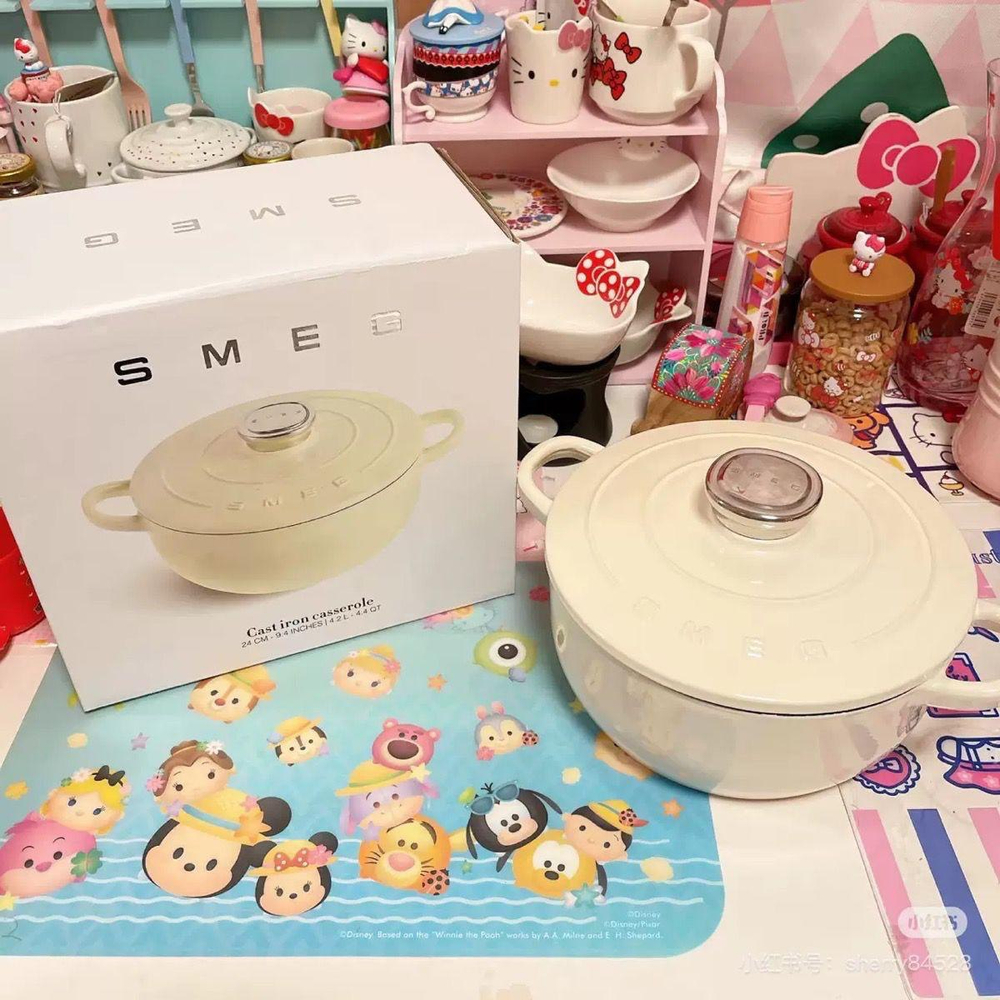 Чугунная кастрюля Smeg 4,2 л.