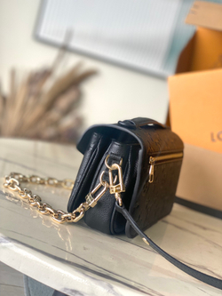Louis Vuitton Pochette Metis East West