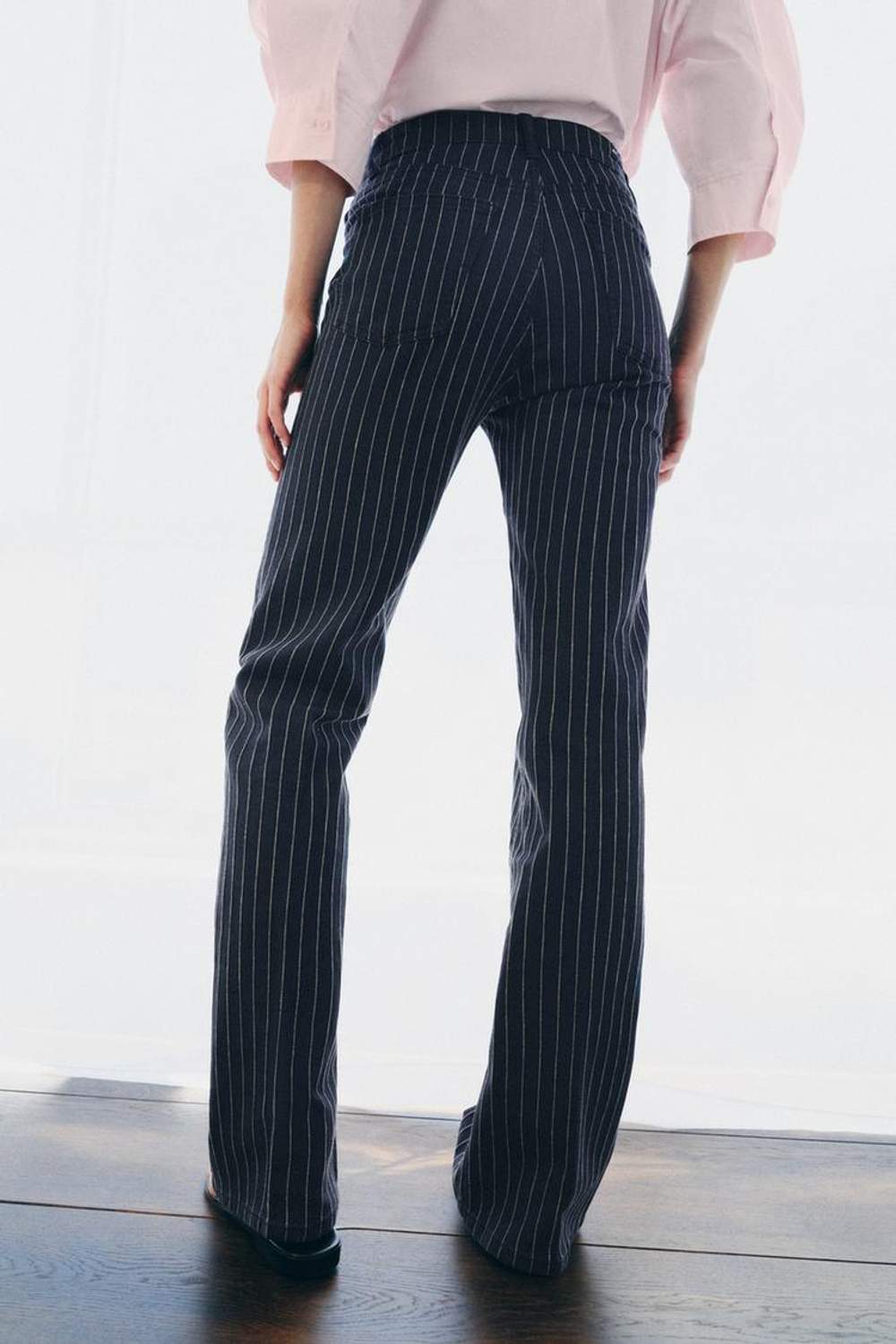ZARA ДЖИНСЫ FLARE В ПОЛОСКУ С ВЫСОКОЙ ПОСАДКОЙ — ZW COLLECTION, СИНИЙ