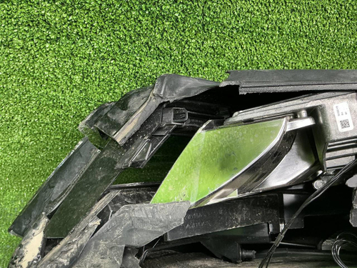 Битая Фара правая Skoda Karoq (2017-2021) LED