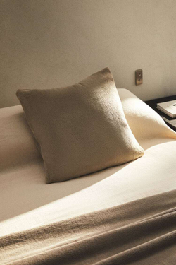 ZARA HOME ОДНОТОННЫЙ ЧЕХОЛ ДЛЯ ДЕКОРАТИВНОЙ ПОДУШКИ ИЗ ФЛИСА, ПЕСОЧНЫЙ