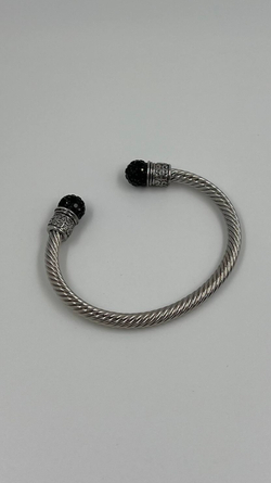 Браслет кафф с чёрными кристаллами