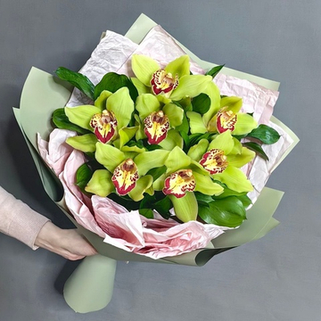 Букет из 7 фисташковых орхидей