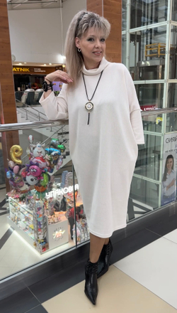 Белое, польское трикотажное платье