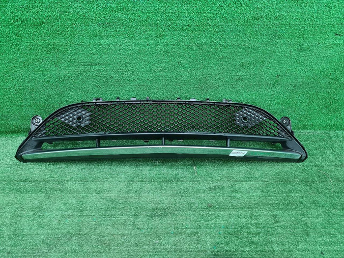 Решетка переднего бампера Mercedes E W213 (16-21)