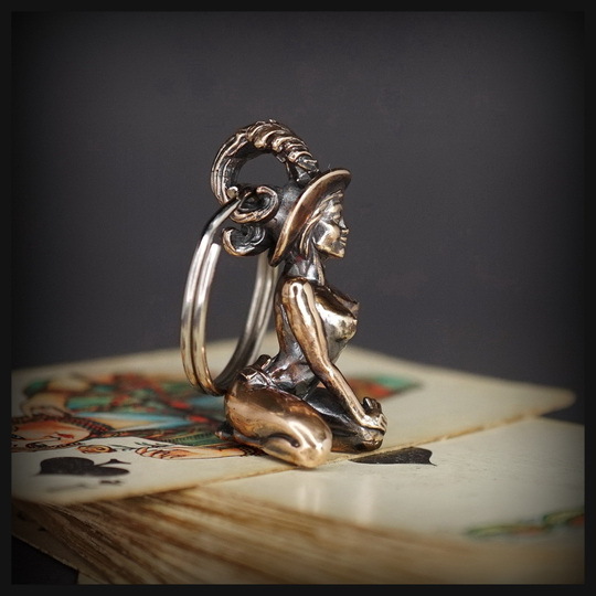 Брелок для ключей "Дама Пик" , бронза