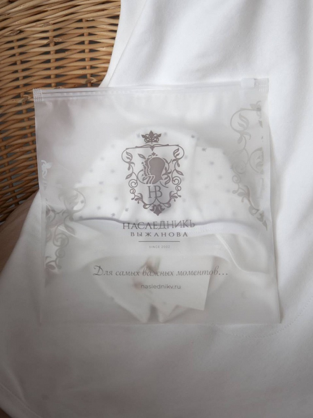 Чепчик с кантом, Зайка серый