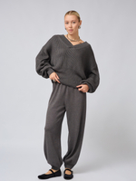 Джемпер вязаный с v-вырезом