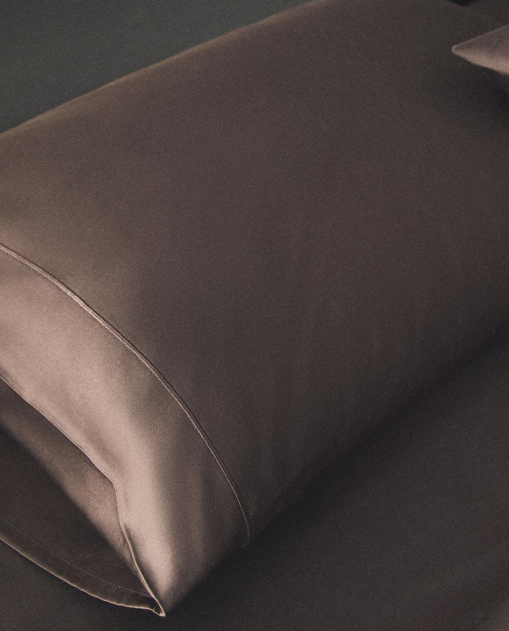 Zara Home - Атласная наволочка с подолом (300 нитей) 50x75 см