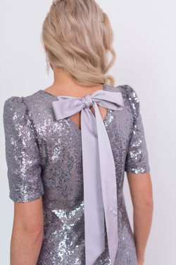 Платье серебристое с пайетками