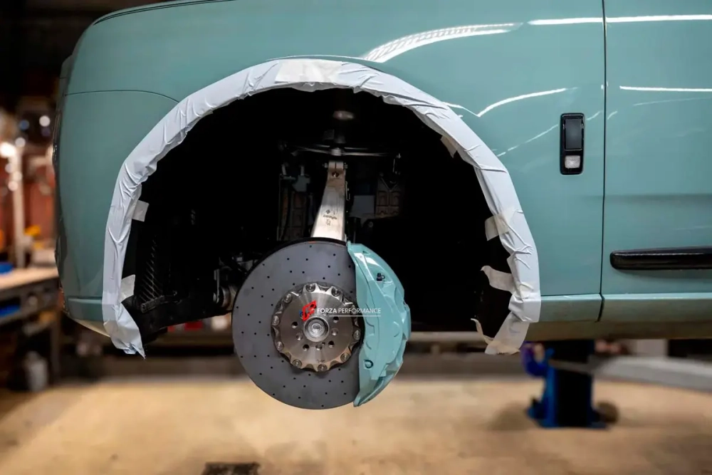 КАРБОН КЕРАМИЧЕСКАЯ УСИЛЕННАЯ ТОРМОЗНАЯ СИСТЕМА ДЛЯ ROLLS-ROYCE CULLINAN 2 Серии 2024+ Роллс Ройс