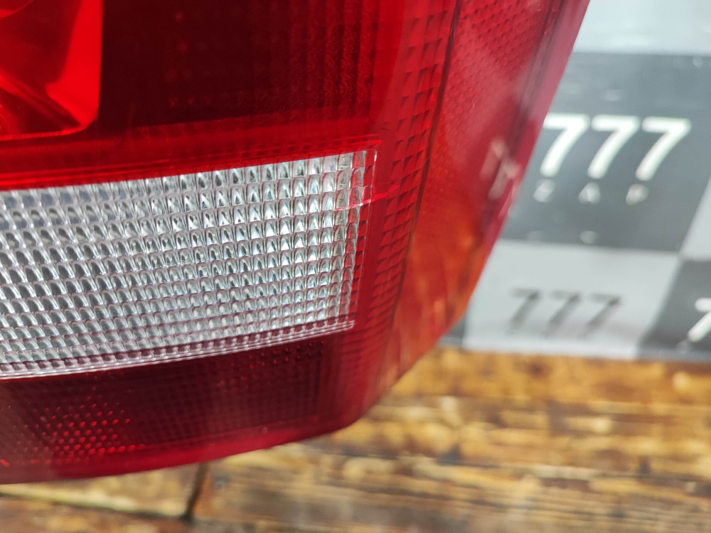 Фонарь задний правый Land Rover Discovery 3 04-09 Б/У Оригинал XFB000563