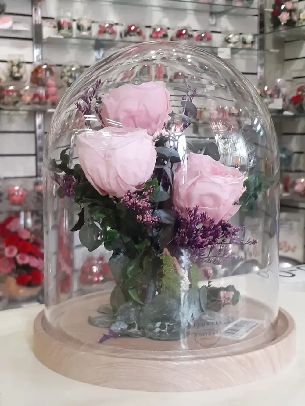 композиция из пионов, эвкалипта, лимониума