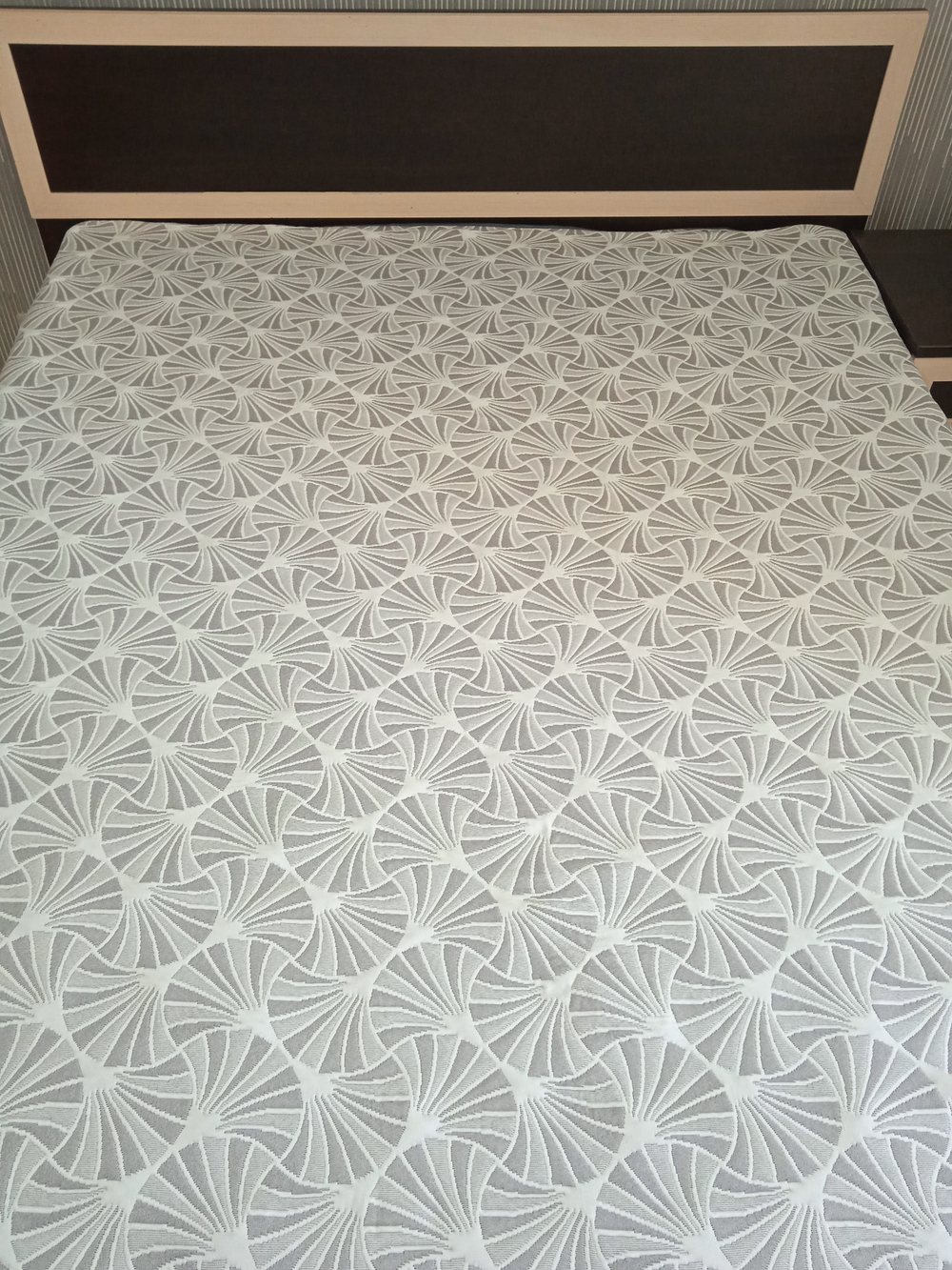 Покрывало жаккардовое двухстороннее Нежность 108-17 серый,белый 2.0 (180х200)