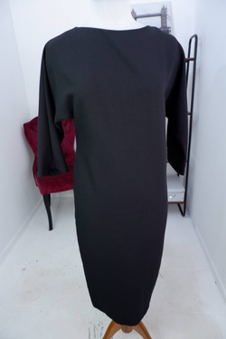 Платье для сдержанного и строгого образа, визуально на 44 размер, новое