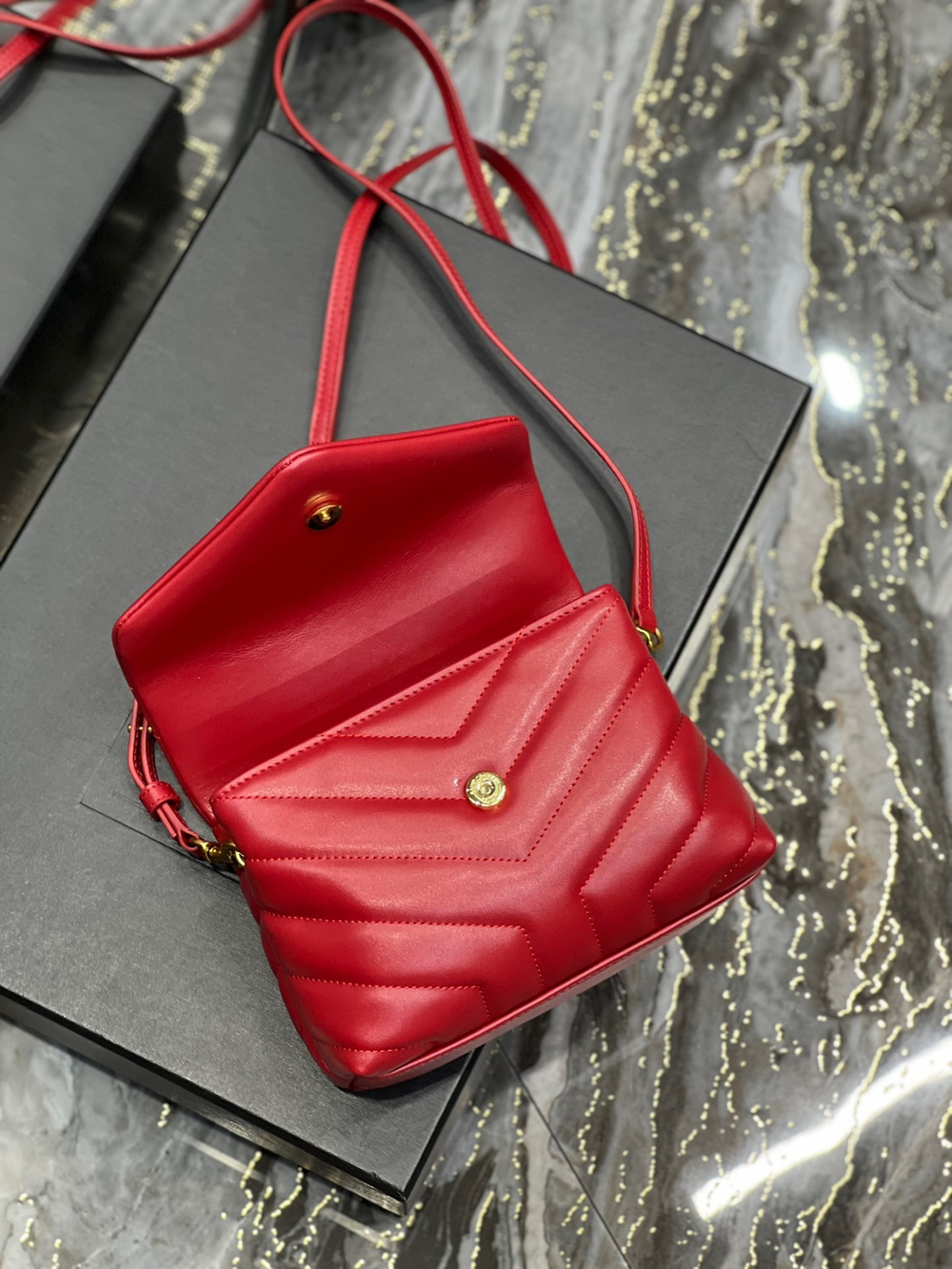 Saint Laurent Loulou 20 cm