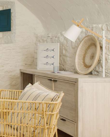 Настенная панель Mely из массива альбиции в белую полоску Ø 49 см