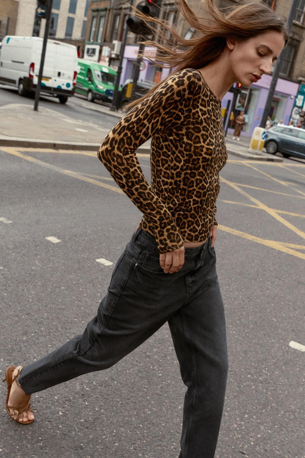 ZARA СВИТЕР С АНИМАЛИСТИЧЕСКИМ ПРИНТОМ, ЧЕРНЫЙ-КОРИЧНЕВЫЙ