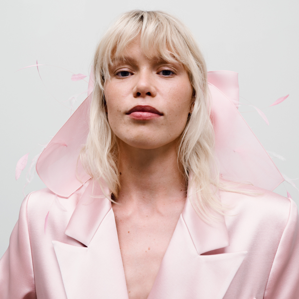 Бант объемный розовый с перьями