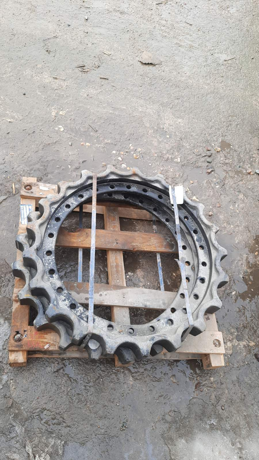 Звездочка Komatsu PC400