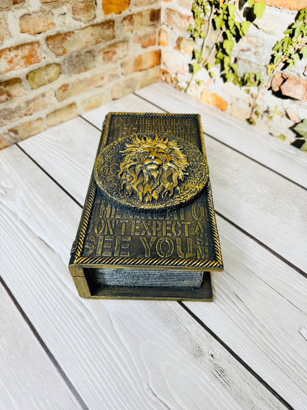 Шкатулка-книга "Лев"