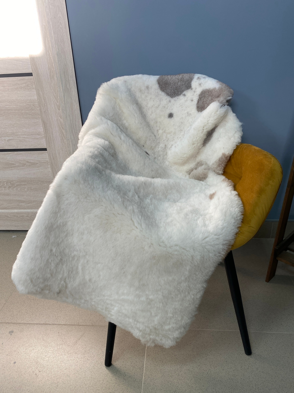 Шкура коврик меховой прикроватный овчина, 110х60 см.
