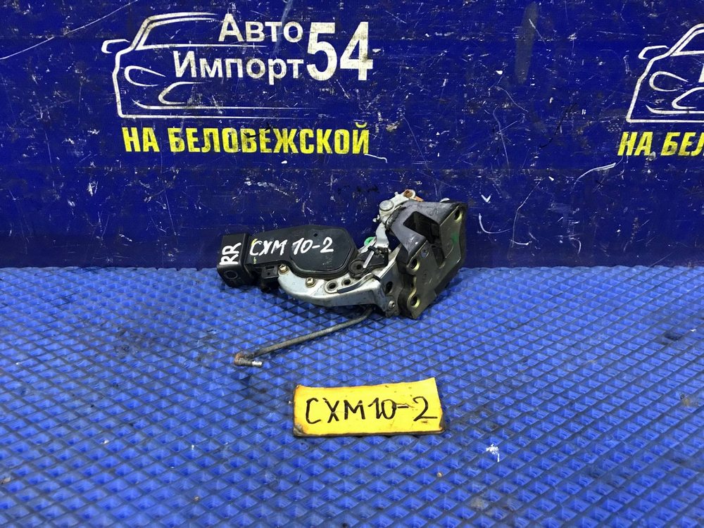 Замок двери задней правой TOYOTA IPSUM 1997