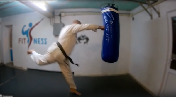 Видеотренировки от Сергея Бурака. От &quot;базы&quot; до &quot;нюансов&quot;. Удары ногами. Спарринговый чируги.