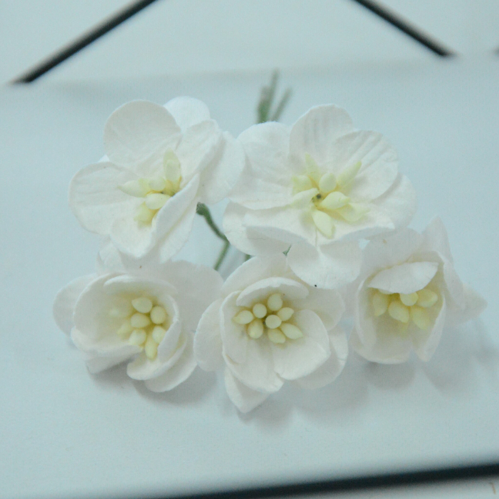 Цветок вишни бумажный на ножке, 2,5 см, цвет в ассортименте