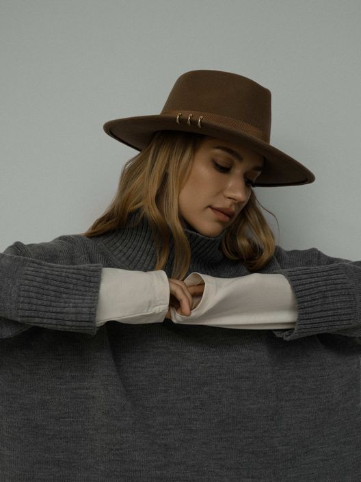 Федора FF03 широкополая с прямыми полями из фетра с пирсингом/кэмэл / MYARI