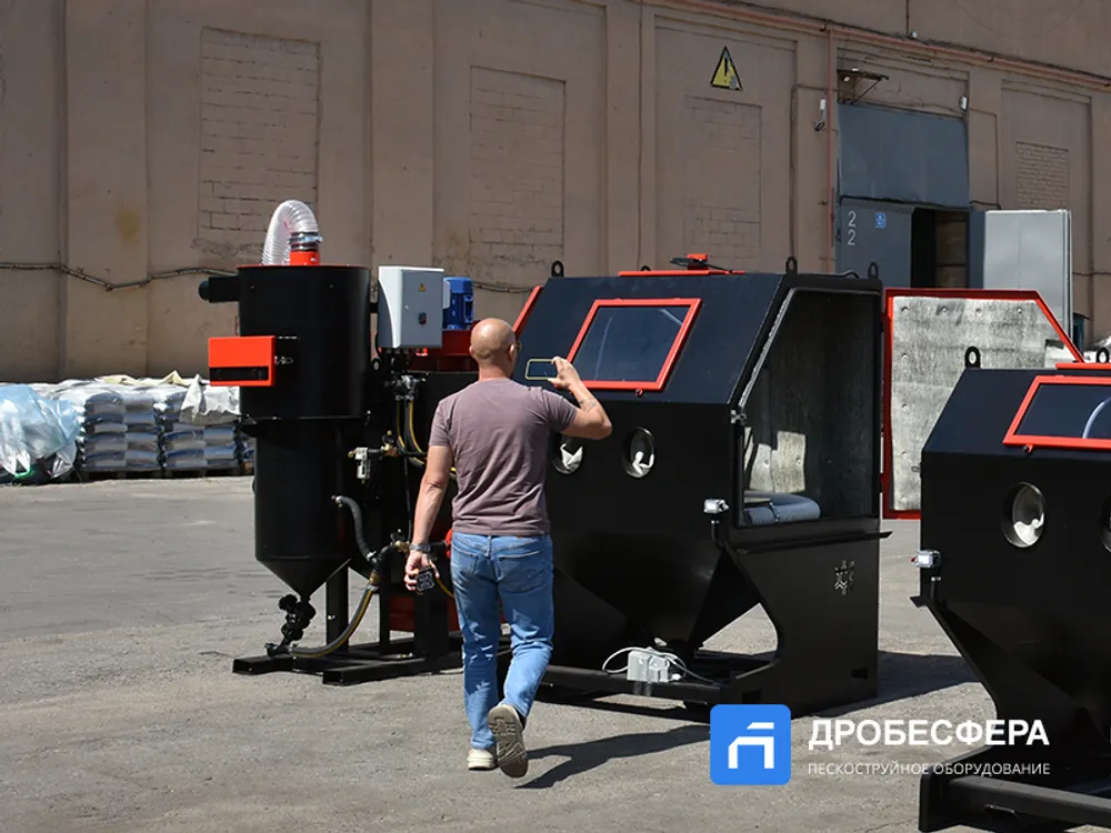 Пескоструйная камера PST КСО-135-Н-ФВР-М (4кВт) с боковой загрузкой