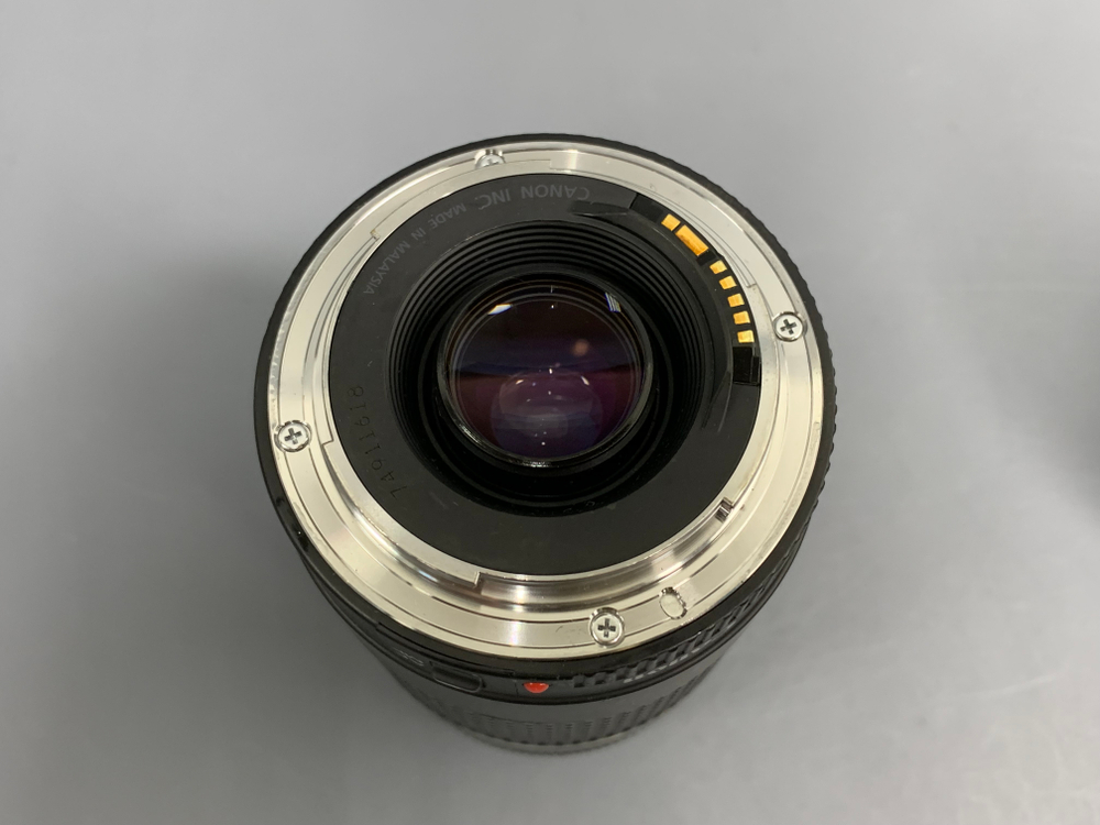 Canon EF 75-300mm 4-5.6 III царапина на линзе