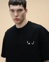 Черная футболка с логотипом