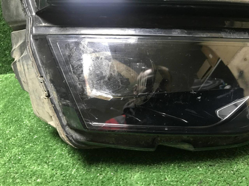 Битая Фара правая Skoda Karoq (2017-2021) LED