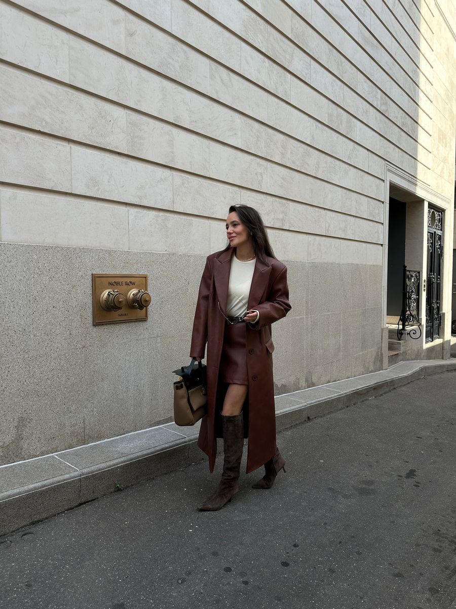 Плащ из эко-кожи макси коричневый