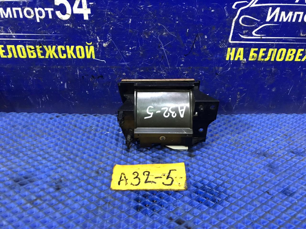 Пепельница NISSAN CEFIRO 1997