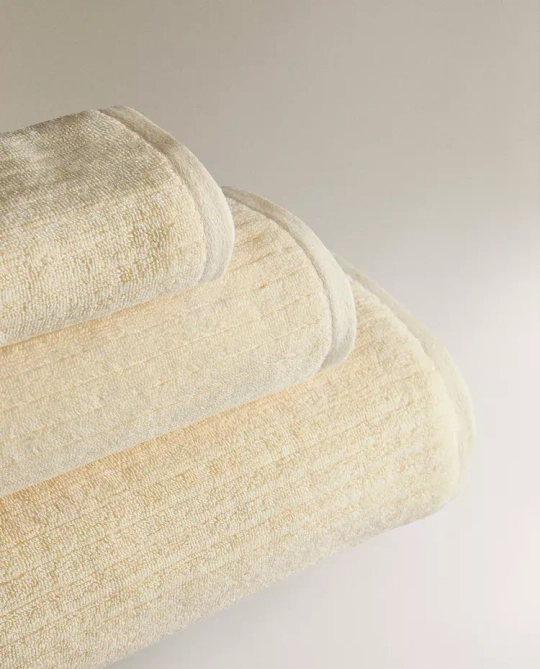 ZARA HOME БАННОЕ ПОЛОТЕНЦЕ В РЕЛЬЕФНУЮ ПОЛОСКУ, ЖЕЛТЫЙ