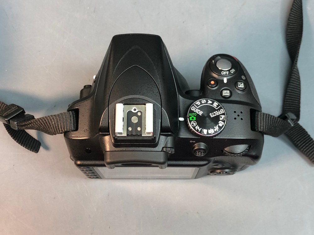 Nikon D3300 Kit 18-55mm VR II 16.105 Кадров