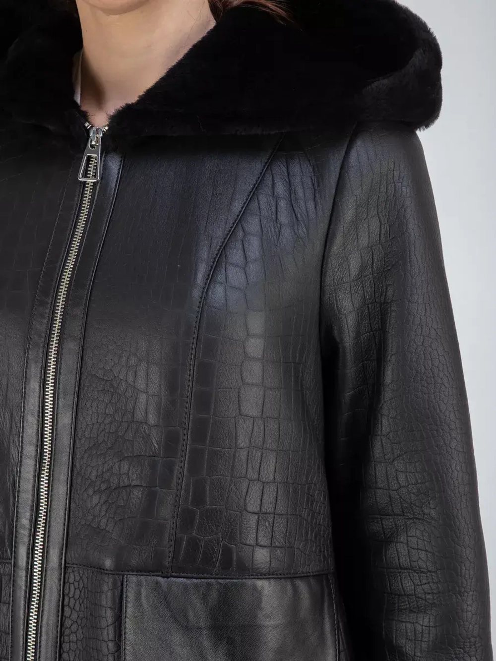 Дубленка зимняя натуральная с капюшоном