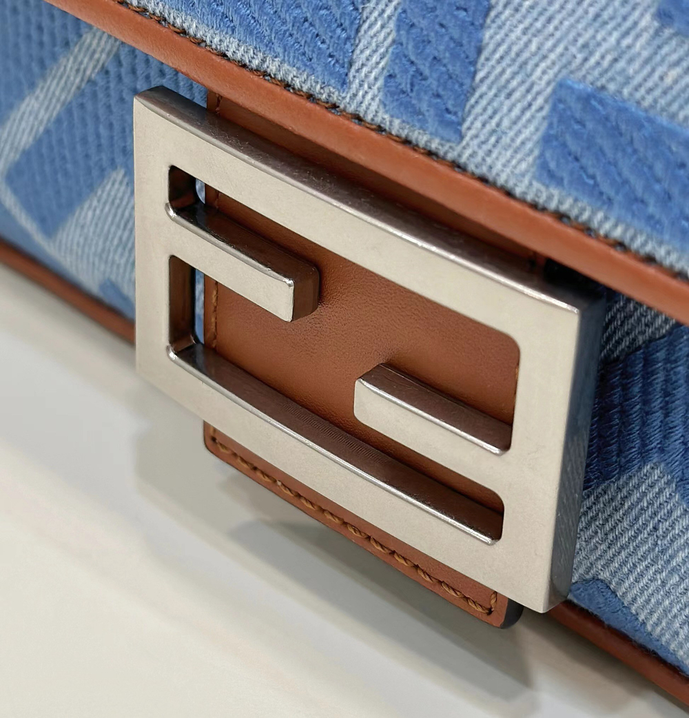 Fendi Baguette 27 cm