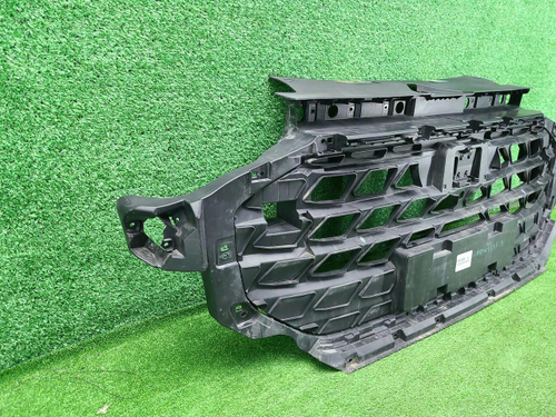 Кронштейн решетки радиатора Audi Q6 (2022-н.в.)