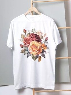 Красивая нарядная футболка с модным рисунком цветы