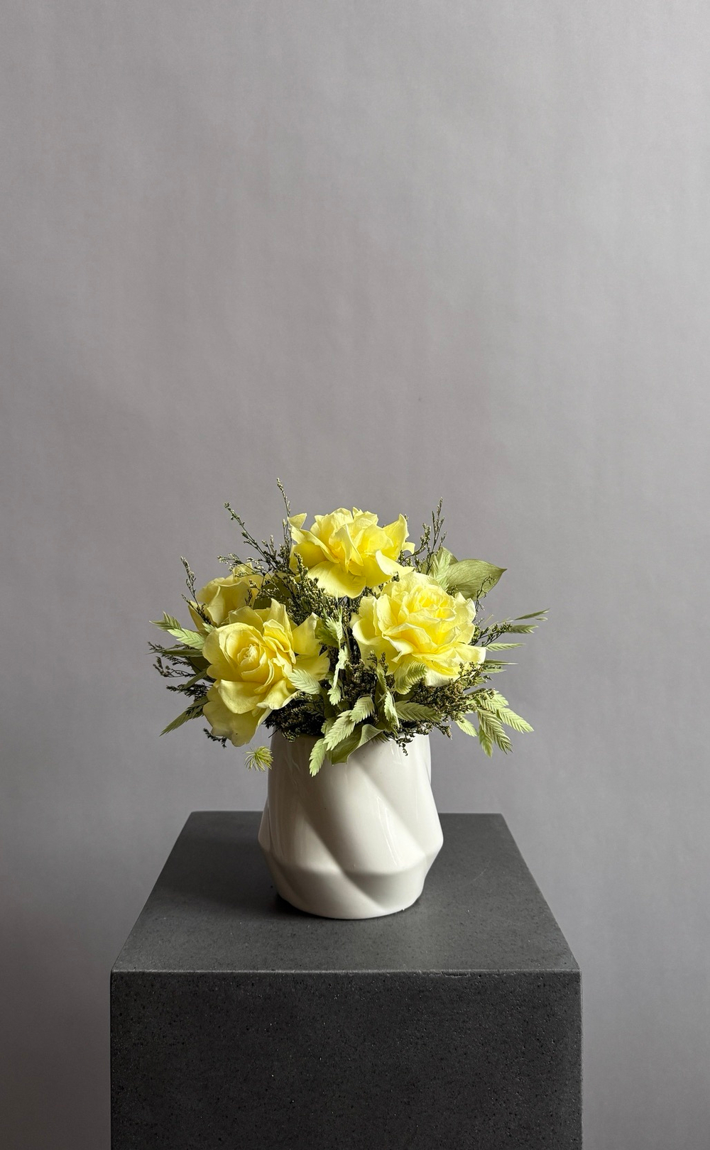 Композиция в кашпо Цинния