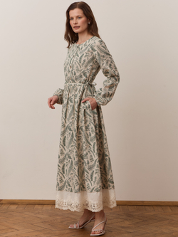 Платье с кружевной оборкой