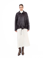 Женская чёрная кожаная куртка на молнии