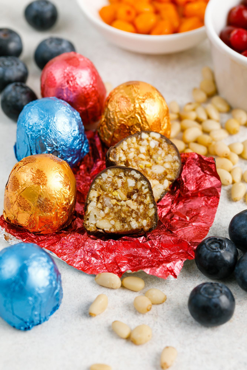 Кедровый грильяж Ассорти / клюква, черника, облепиха / шоу-бокс / 540 г / ТМ Сибирский кедр