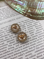 Накладка на пуговицу Гучч. Пчела белая